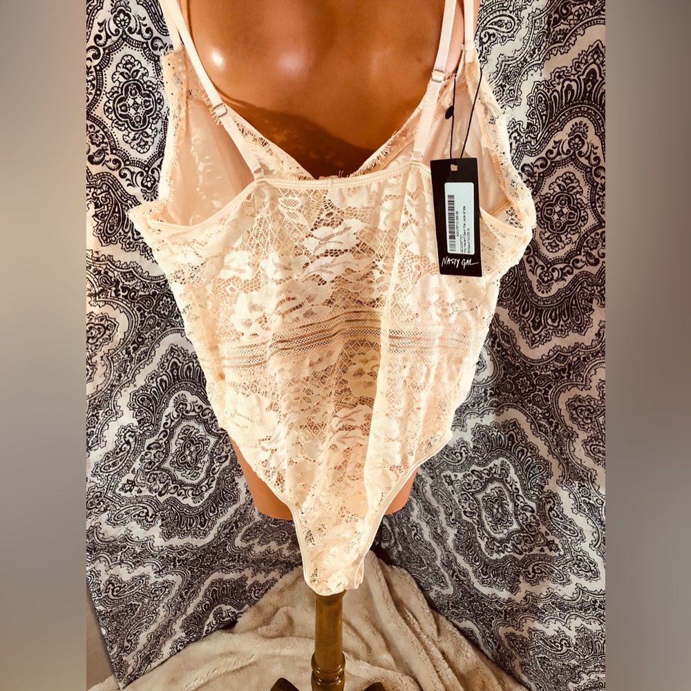 NASTYGAL•NWT•LACE BODYSUIT•BEIGE•SIZE-M - Picture 5 of 10